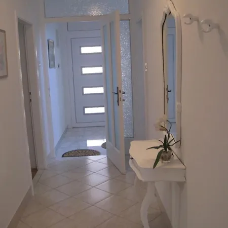 Apartment Ivan - With Large Terrace Zadar